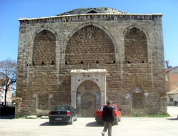 Türbe ziyaretlerinin doğrusu ve yanlışı