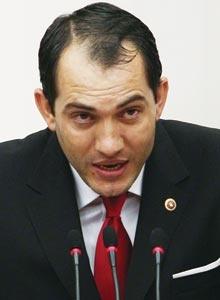 Milletvekili 5 kişiyle devlet dairesini bastı