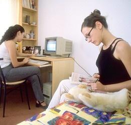 Dünya bile yansa gençler habersiz