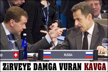 Nükleer zirveye damga vuran kavga