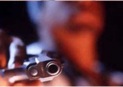 Öğrenci pompalı silahla okul bastı