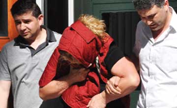 Telefon geldi diye kalbinden bıçakladı