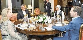 Medvedev nükleeri alacak, gazda indirime kapı acacak