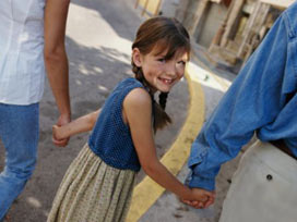 Çocuğun Elinden Değil Gönlünden Tutun