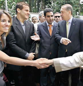 "Bobo bak Emine Hanım da Beşiktaşlı"