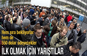 Binlerce kişi iPad için geceyi kuyrukta geçirdi
