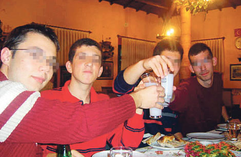 Danıştay, bu fotoğrafta bir sakınca görmedi, okul müdürü göreve iade edildi