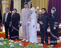 Endonezya'nın Barış Manço'su, kızını Türk öğretmenle evlendirdi