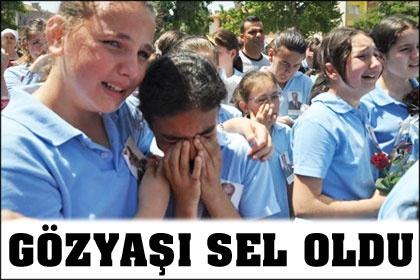 Öğretmenleri intihar eden öğrenciler gözyaşlarına boğuldu
