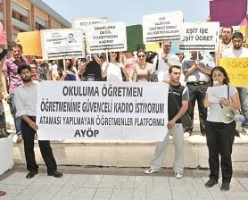 Sözleşmeli öğretmenlerden bakanlık önünde eylem