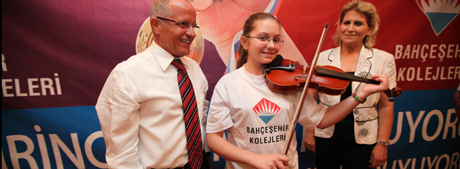 Bahçeşehir Kolejleri ve Uğur Dersanesi öğrencisinden büyük başarı