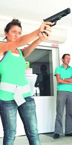 Kadın güvenliğe askerliğini yap şoku