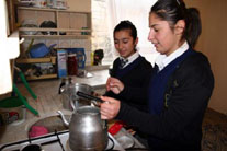 Kız öğrencilerin okuma azmi