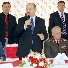 "Düşmanlık zemininde siyaset herkese zararlı"