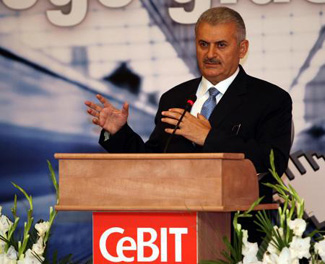 Bakan Yıldırım'dan Facebook açıklaması