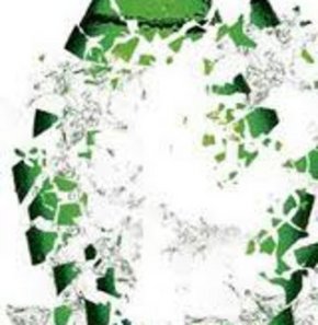 Parfüm şişesi bomba gibi patladı!