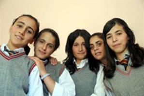 3 kız mektupla okula kavuştu