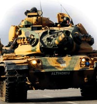 Askeri seçenek masada duruyor