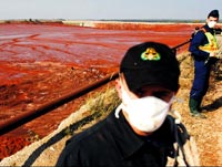 Zehirli çamur akınına yeni duvar