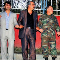 Komutanlar ve BDP'liler düğünde halay çekti