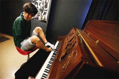 Ayaklarıyla harikalar yaratıyor