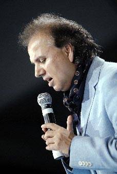 Kur'an-ı Kerim'in Romanca mealini yazdı