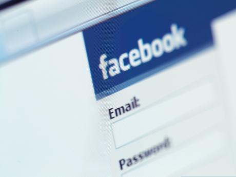 Facebook'a yazınca öğretmenlikten alındı