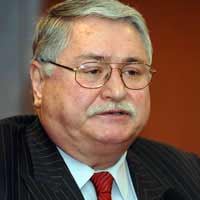 Başörtüsü gerçekten kanunen yasak mı?