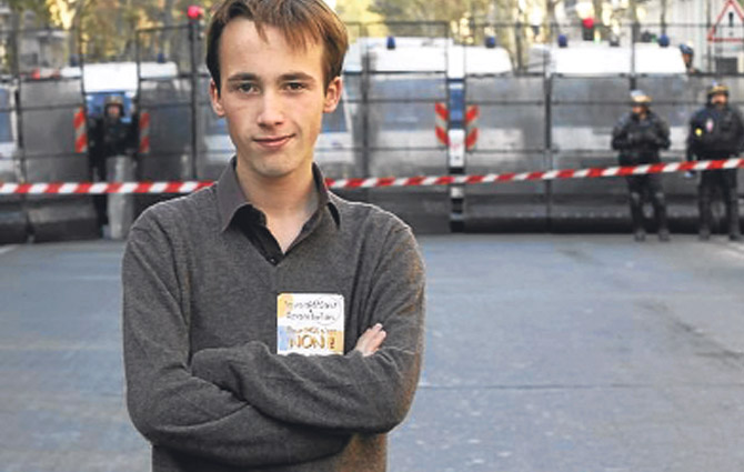 70 bin öğrenciyi sokağa döken çocuk