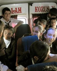 14 kişilik araçta 34 öğrenci taşınıyor