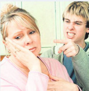 Çocukların anne ve babaya şiddeti artıyor