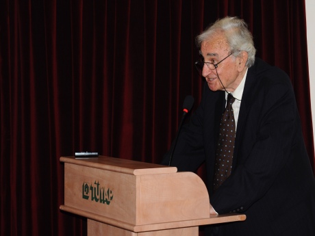 "Cumhuriyet daha ne yapsın, dil kazandırdı"