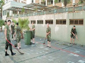 'Hâkim çay getir!' diyen komutana dava açtı