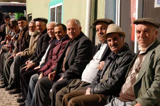 Lakabı olmayanı tanımıyorlar!