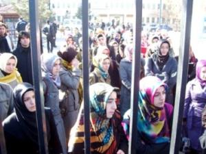 Üniversiteler yasağı kaldırdı ama...