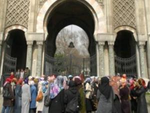 Başörtülüye göre önce meslek mi inanç mı?