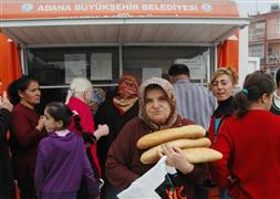 Ucuz ekmeğe saldırdılar