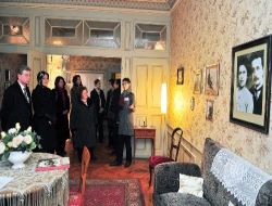 Hayrünnisa Gül, Einstein'ın Evini Ziyaret Etti