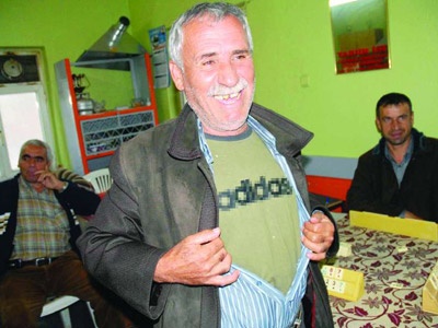 Bu köylüler 2 bin lira kazanıp marka giyiyor