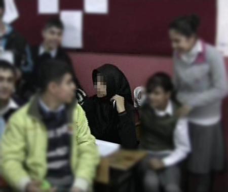 İlköğretim Okulunda türbanlı ders