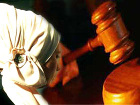 Komşuda ortaokullarda başörtüsü yasaklandı