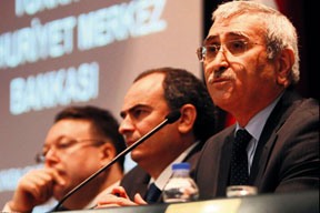 En yetkili isim uyardı: Dövizle borçlanma