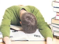 Sınav kâğıdı önümde... Yine sınıyorlar beni