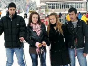 Okulların Klimalarını Çarpıp, Tatile Gittiler