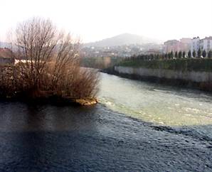 Dere siyaha büründü