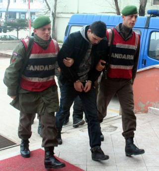 İnsan kaçakçısından güldüren savunma