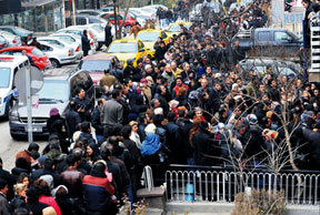 27 bin lira kuyruğu