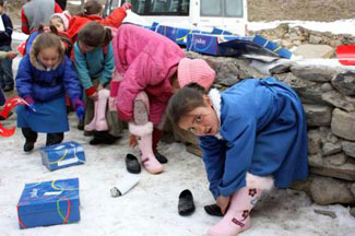 Üşüyen ayaklara 10 bin bot