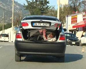 Yurdum insanı bagajda