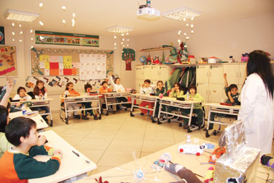 Einstein gibiler ama gidecek okulları yok